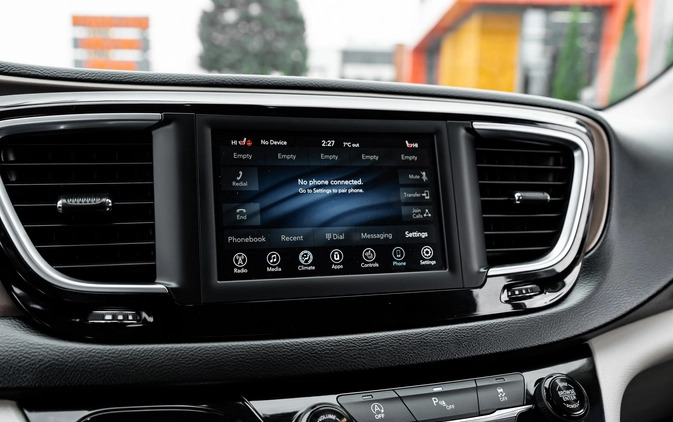 Chrysler Pacifica cena 138900 przebieg: 88000, rok produkcji 2020 z Szczecin małe 781